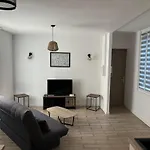 El De Julia Apartman *